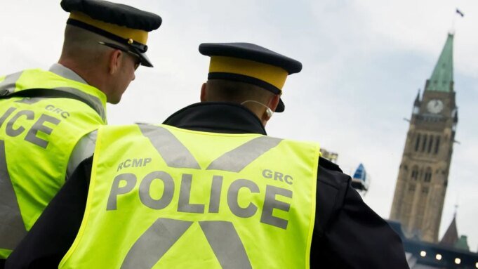 05canada-police.jpg
