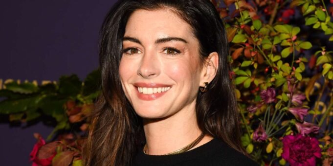 102825-anne-hathaway-soc-a562f8de6e814108a68be4008db735ef.jpg
