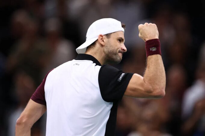 2023-11-02T112206Z_971157257_UP1EJB20VKR5N_RTRMADP_3_TENNIS-PARIS.jpg