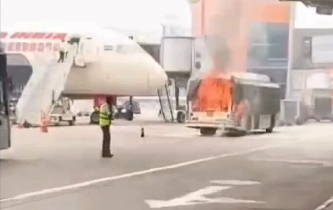 28bus-fire-airport.jpg