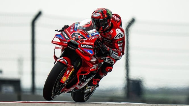 67e99f3987086-pembalap-ducati-francesco-bagnaia_665_374.jpeg
