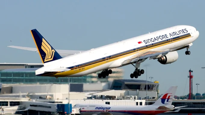 Singapore_Airlines_Boeing_777-300_SYD_Li_Pang.webp.webp