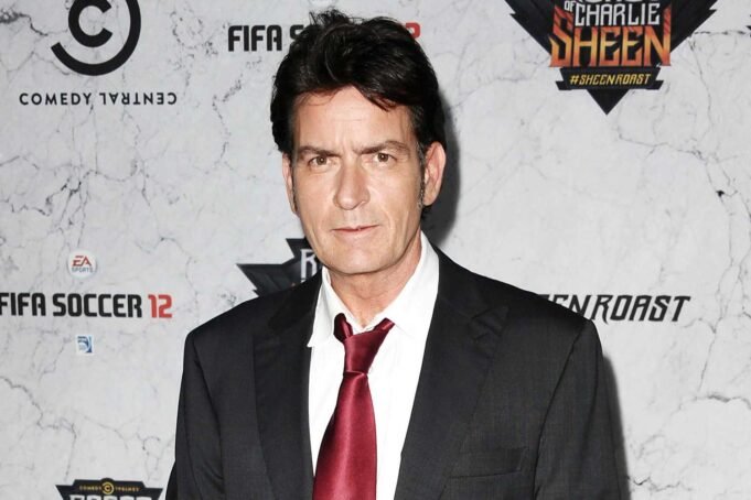 charlie-sheen-02-091125-bd52f99391474912951476d0ce0b7075.jpg