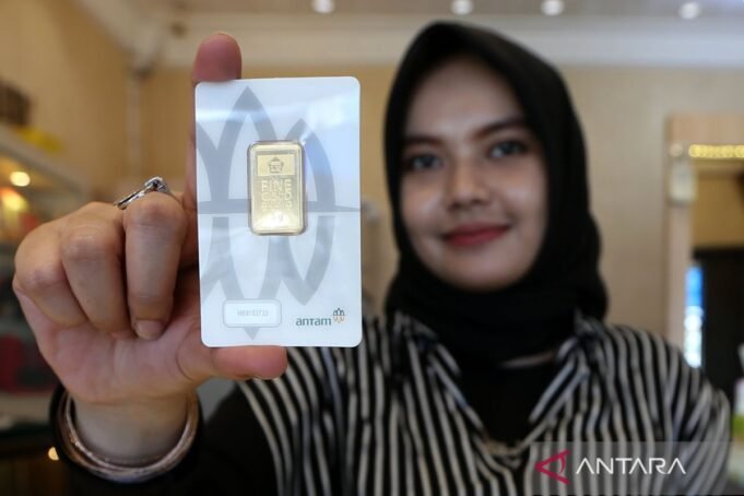 harga-emas-perhiasan-dan-antam-naik-2645093.jpg