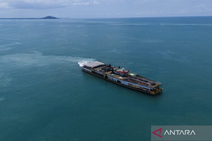 kapal-penambang-bijih-timah-di-bangka-belitung-2648521.jpg