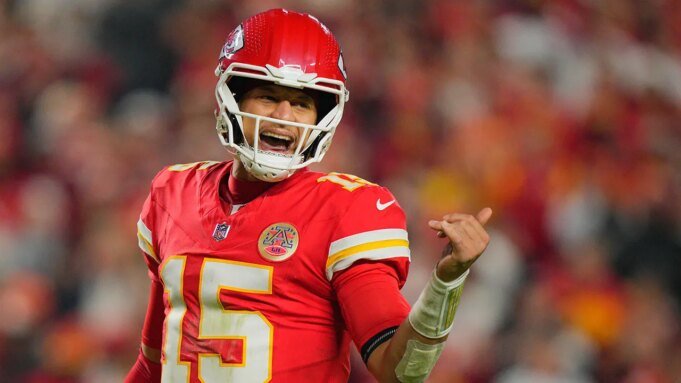 nfl-chiefs-patrick-mahomes-102925-2.jpg