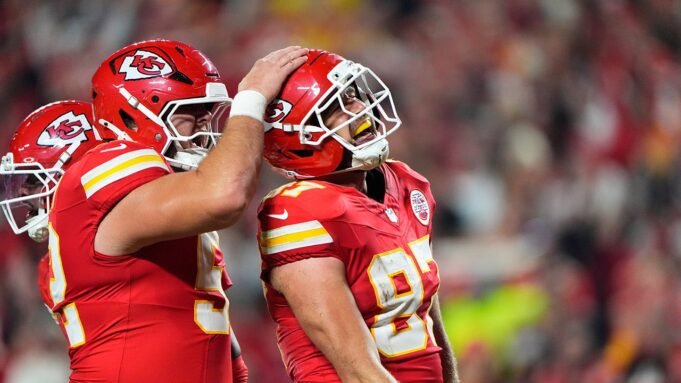 nfl-chiefs-travis-kelce-102725-1.jpg