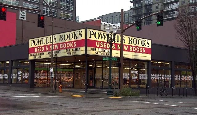 powells-books-1_33420967_ver1.0.jpg