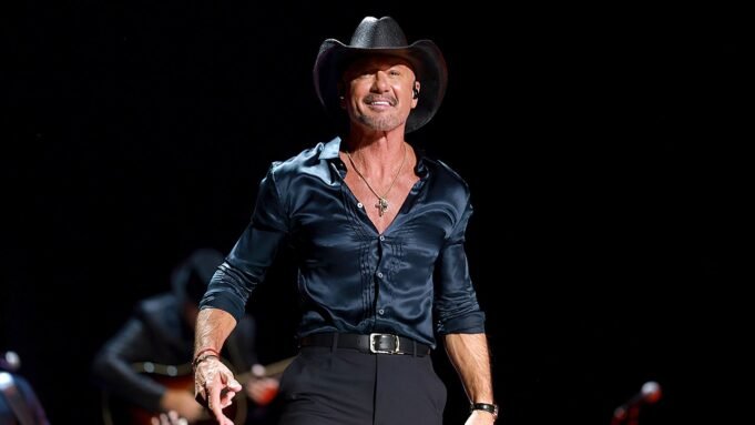 tim-mcgraw-blue-shirt-performance.jpg