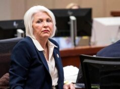 科羅拉多州總檢察長、地方檢察官敦促市州長不要轉移蒂娜·彼得斯