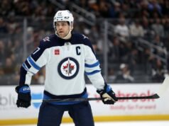 與噴氣機隊隊長 Adam Lowry 續約 5 年 2500 萬美元