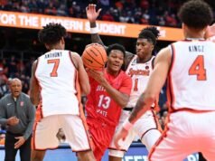 雪城大學在與德雷克塞爾隊的比賽中派出了“精英”組合