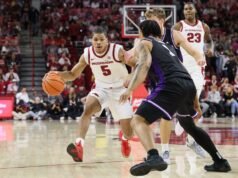 排名第 21 的阿肯色州隊以反彈井噴式的優勢戰勝了中部阿肯色州隊