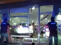 越野警察追逐中,SUV衝撞Ulta Beauty商店,視頻