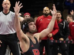 一名前羅格斯大學摔跤手因參與黑手黨領導的賭博團伙而被捕。