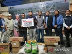 伊納拉姆向蘇門答臘島分發了數百個援助包