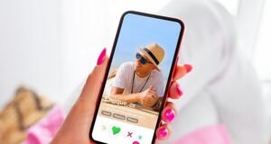 被滾動困住了?專家警告說,約會應用程序的目的是讓單身人士“刷卡和消費”,而不是尋找“合適的人”