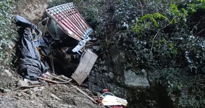 11arunachal-truck-accident.jpg
