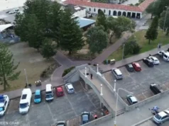 他的名字叫“納維德·阿克拉姆”。他透露了悉尼襲擊事件肇事者之一的身份 – 沙特新聞