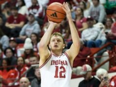 塔克·德弗里斯 (Tucker DeVries) 在白求恩-庫克曼 (Bethune-Cookman) 比賽中打進 20 分,印第安納州以 7-0 排名第 25 位