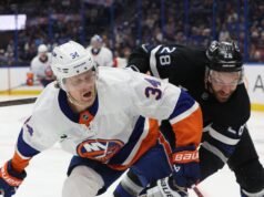 閃電隊與島民隊在東部重量級人物的衝突中相遇