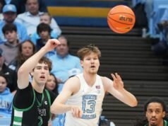 卡萊布·威爾遜 (Caleb Wilson) 的第七次兩雙領先北卡羅來納大學第 14 名,擊敗南加州大學北部分校