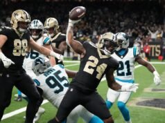 後期FG的射門幫助聖徒隊完成了黑豹隊的賽季