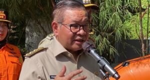 普拉莫諾準備向北蘇門答臘省的洪水和山體滑坡受害者提供援助