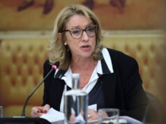 本週三政府批准2026年將最低工資提高至920歐元