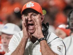 Dabo Swinney 與價值 170 萬美元的教練之間的恩怨在克萊姆森訓練營出現新的轉折