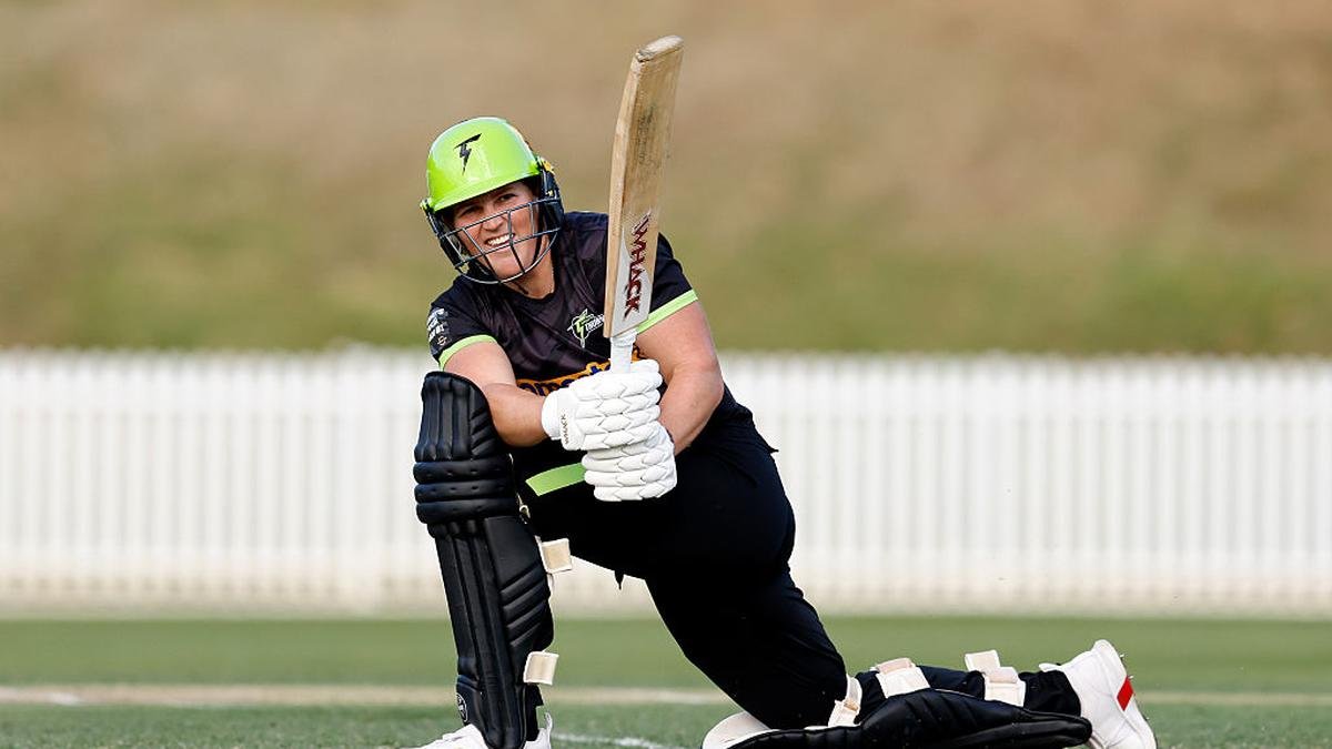 勞拉·哈里斯 (Laura Harris) 打出 15 球 50 桿的成績，是女子 T20 組中並列最快的