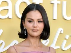 賽琳娜·戈麥斯 (Selena Gomez) 與三棵聖誕樹分享奢華的節日展示