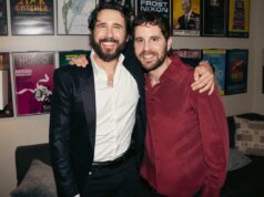 本·普拉特 (Ben Platt) 與喬什·格羅班 (Josh Groban) 合唱,報導艾迪生·雷 (Addison Rae) 在洛杉磯的演唱會