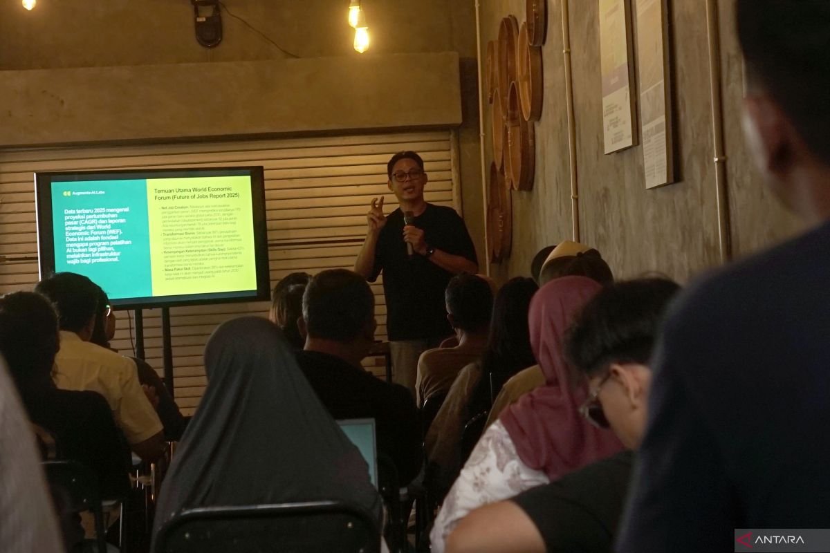 Blitar MSME 社區組織了基於“Augmenta”的應用人工智能研討會。
