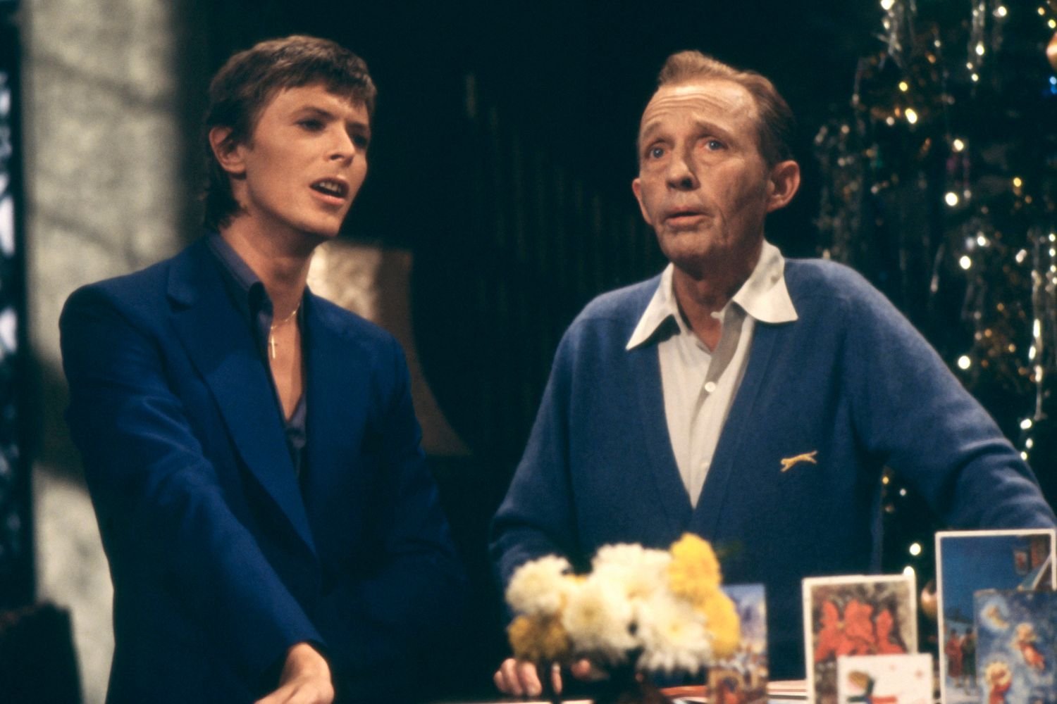 大衛·鮑伊 (David Bowie) 同意為媽媽演唱賓·克羅斯比 (Bing Crosby) 的二重唱，但這筆交易差點就泡湯了
