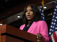 眾議院對茉莉花·克羅克特 (Jasmine Crockett) 競選德克薩斯州參議員表示擔憂。