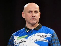 前陸軍突擊隊員艾倫·索薩 (Alan Southar) 經過 72 分鐘的馬拉鬆比賽,進入世界飛鏢比賽第二輪