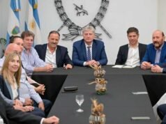 埃利亞斯·蘇亞雷斯參加了會議,州長們譴責了各省的資金削減,並要求進行公共工程