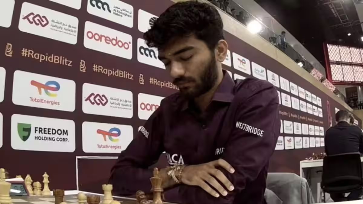 古克什 (Gukesh) 領先 2025 年世界快棋錦標賽，弗拉迪斯拉夫·阿爾特米耶夫 (Vladislav Artemiev) 罕見地擊敗馬格努斯·卡爾森 (Magnus Carlsen) – Firstpost