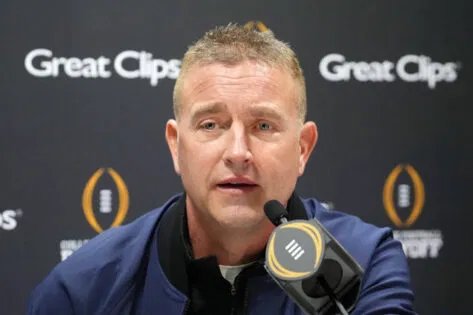 “狠狠地打我”：柯克·赫伯斯特雷特（Kirk Herbstreit）贏得碗的教練努力忍住淚水