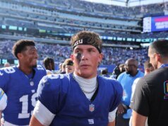 在愛國者隊的強硬防守後,巨人隊教練向杰克遜·達特發出了明確的信息