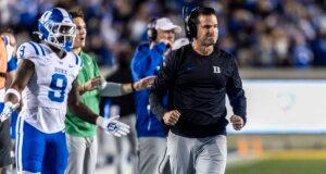 曼尼·迪亞茲 (Manny Diaz) 在 ACC 冠軍賽中助攻後,杜克大學球迷為 Cal HC 的慈善事業捐款