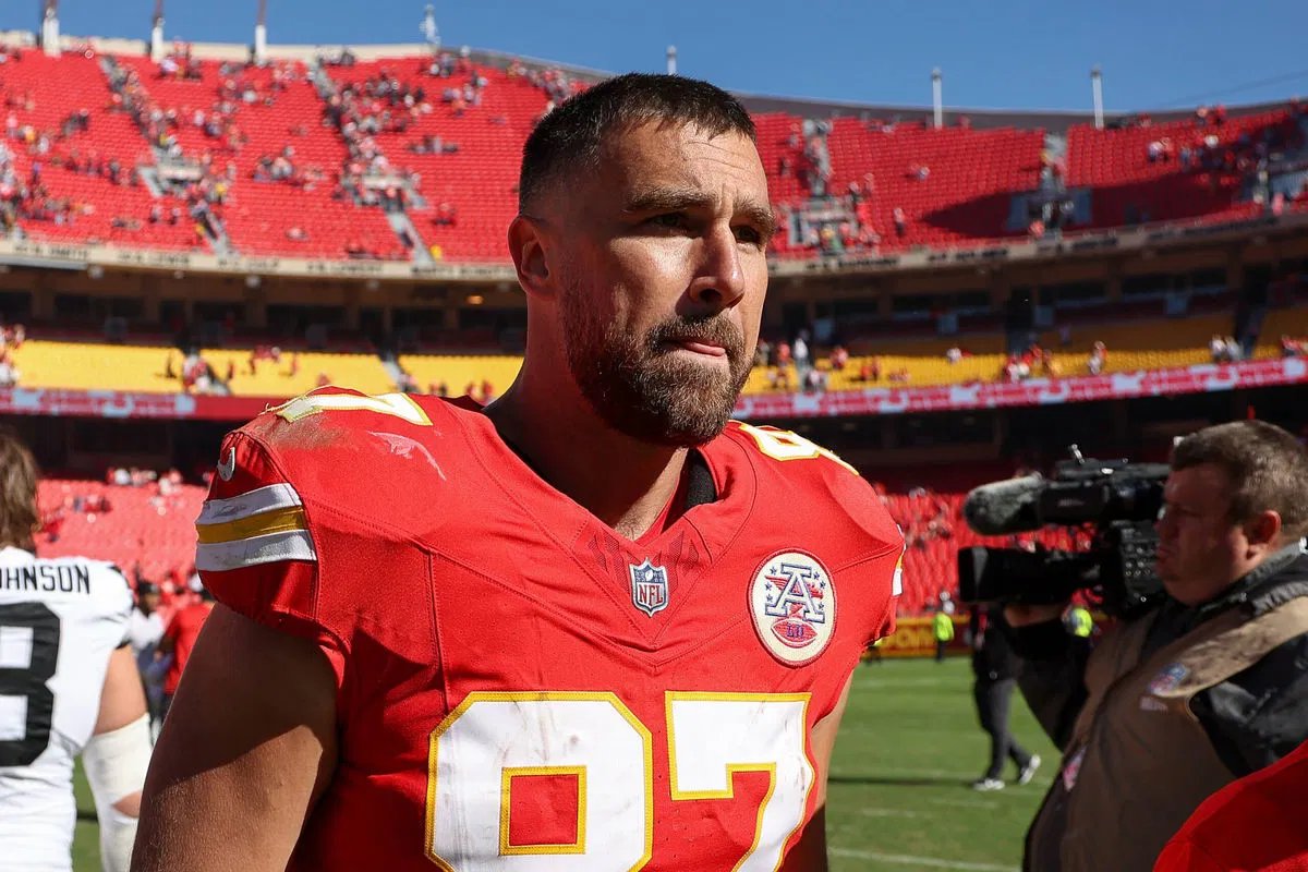 特拉維斯·凱爾斯 (Travis Kelce) 已經沒有足球了，要求他退役的呼聲越來越高