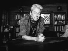 與 The Clash 一起巡演的德克薩斯州進步鄉村傳奇人物現年 78 歲