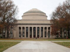 麻省理工學院教授在布魯克萊恩家中被槍殺 謀殺案調查正在進行中。