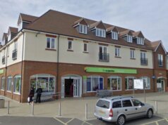 11 歲女學生“被兩名印度或亞洲男子抓住不合作”後,警方發出緊急呼籲