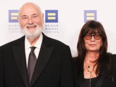 羅布·萊納家中的警察;報導稱有兩具屍體