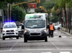 一名年輕工人從腳手架墜落,被送往醫院