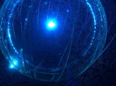 幽靈粒子滑過地球並點燃隱藏的原子反應