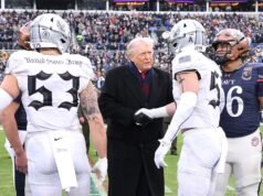 海軍擊敗了陸軍。因為特朗普的參與引發了抗議